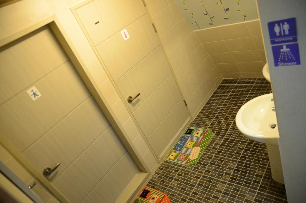 Kimchee Hongdae Guest house 2*