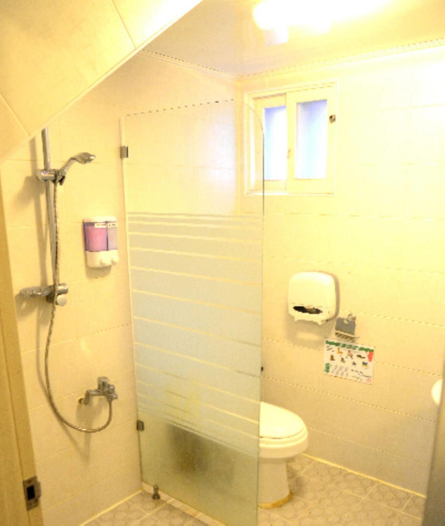 Kimchee Hongdae Guest house Seoul